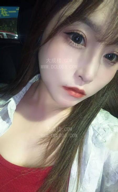 龙华白嫩酥胸长腿御姐