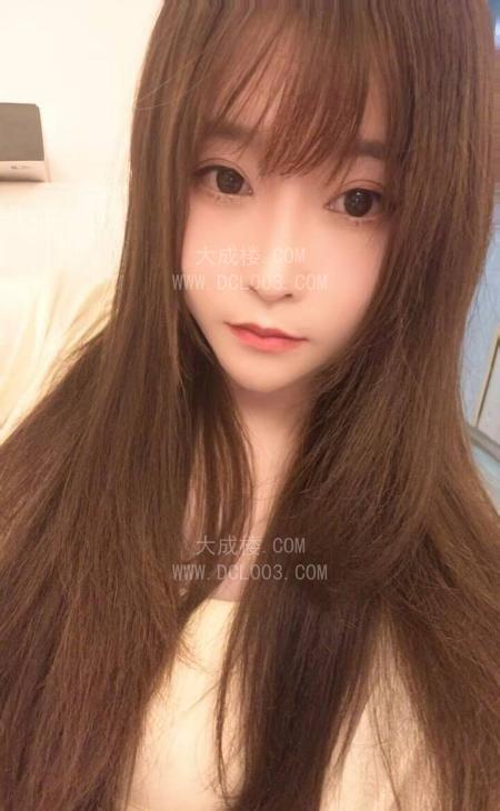 龙华白嫩酥胸长腿御姐