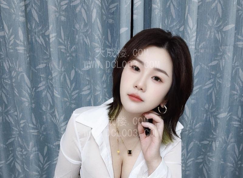 南京南站性感大胸少妇