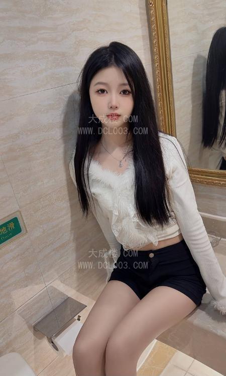 朝阳皮肤白嫩颜值嫩妹